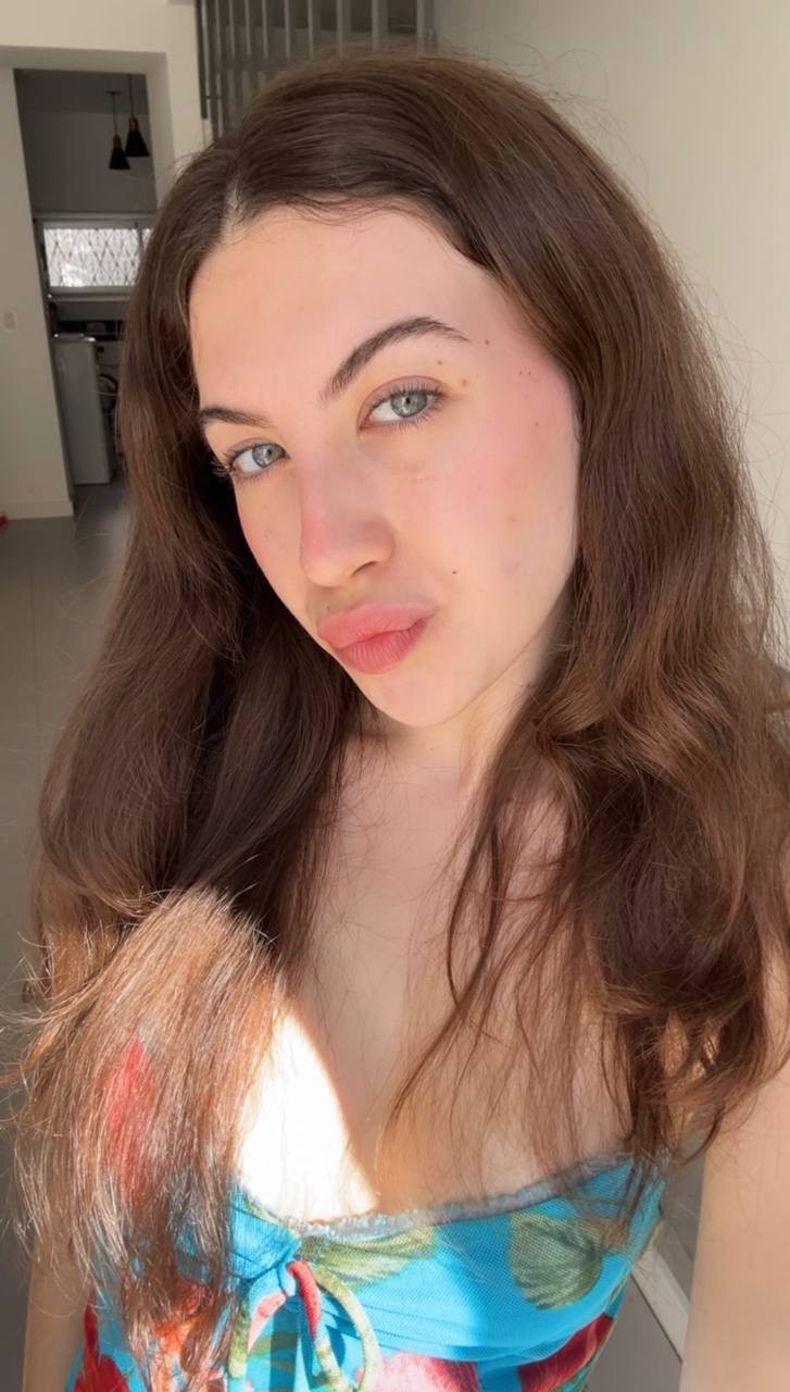 Nude girl Amber in Port-of-Prince