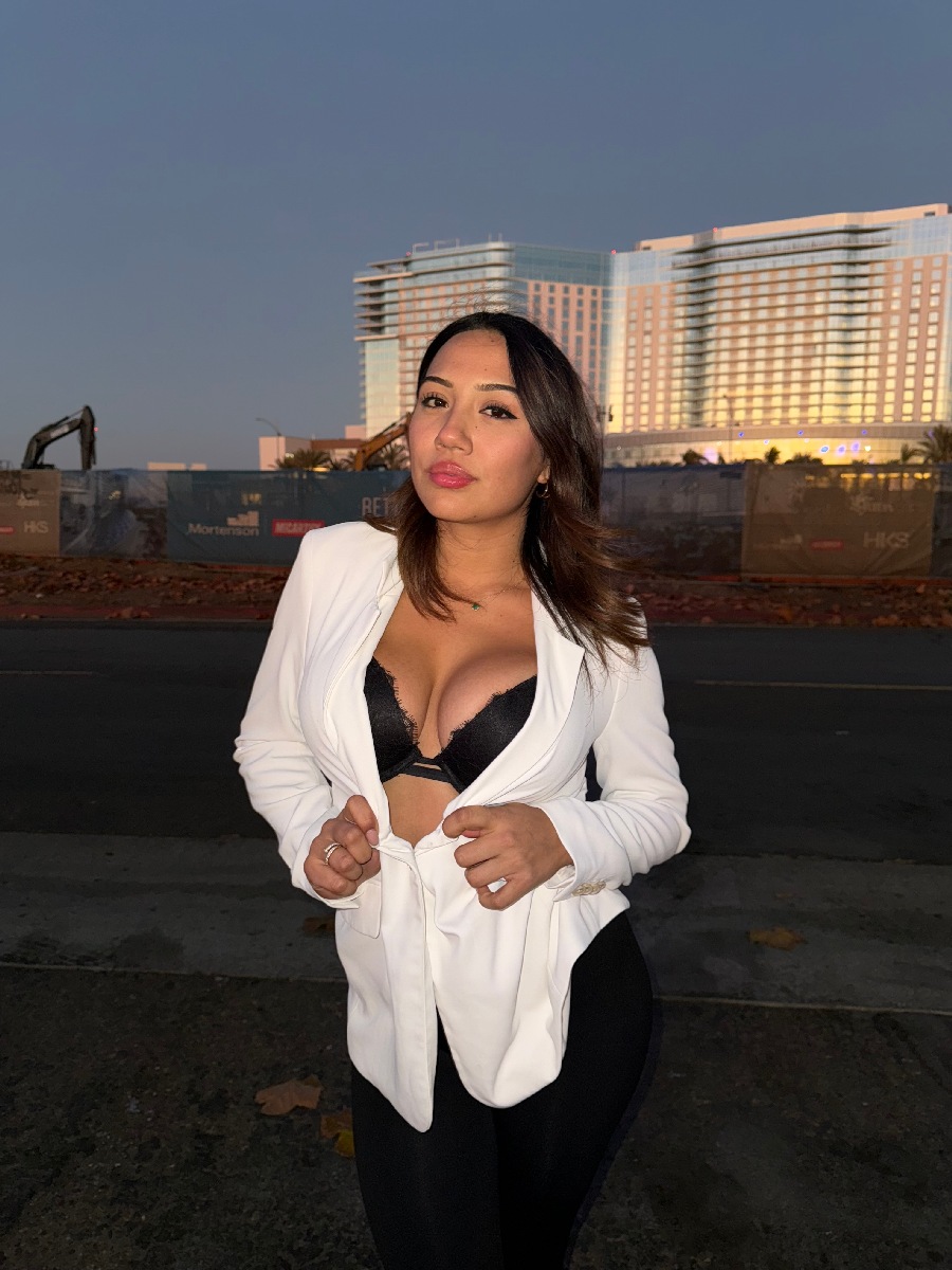 Take a pause and enjoy Ali Cruz — streaming from Port-of-Prince