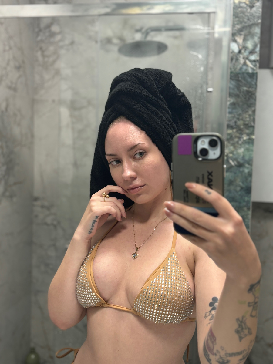 Nude girl KateV in Port-of-Prince